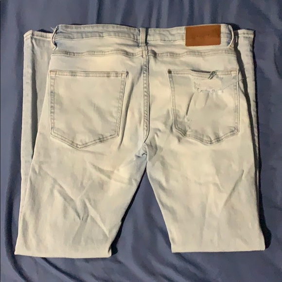 H&M Light-Washed Jeans. - Picture 3 of 5